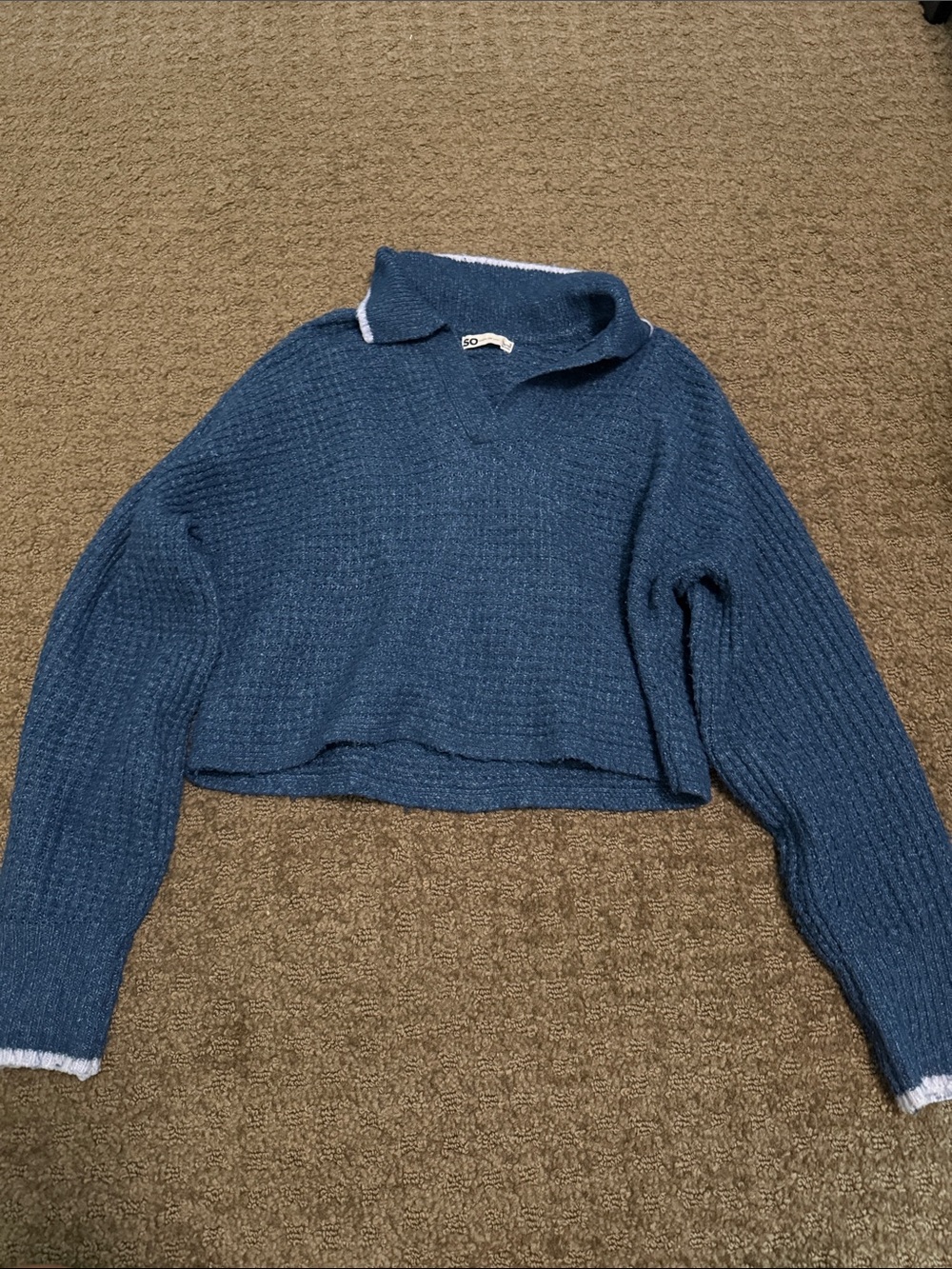 SO Blue Cropped V‑Neck Collared Sweater